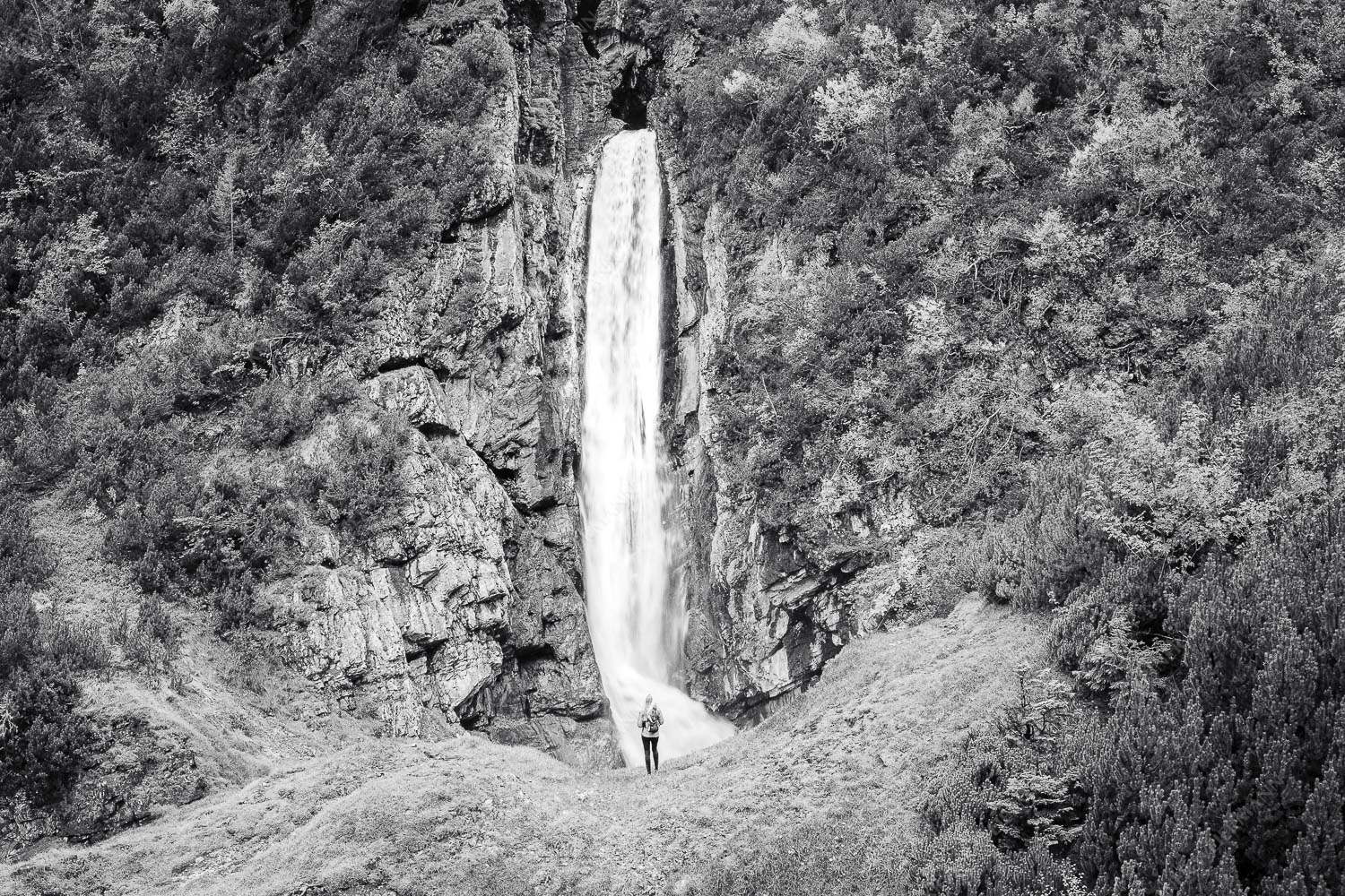 Partnachfall im Reintal im Wettersteingebirge - Beeindruckt 3:2 sw -- Wasserfall im Wetterstein - mehr Infos bei www.Kriner-Weiermann.de