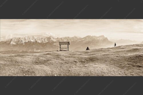 Wandern am Rosswank im Estergebirge mit Aussicht zum Wettersteingebirge - Bergwandern vom Feinsten 2,5:1 sepia -- Wank mit Wetterstein - mehr Infos bei www.Kriner-Weiermann.de
