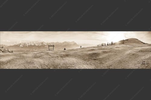 Wandern am Rosswank im Estergebirge mit Aussicht zum Wettersteingebirge - Bergwandern vom Feinsten 4:1 sepia -- Wank mit Wetterstein - mehr Infos bei www.Kriner-Weiermann.de