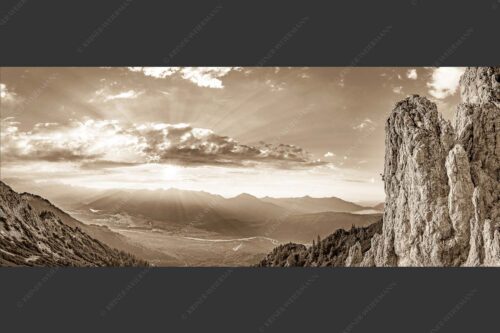 Kletterer im Soierngebirge mit Blick ins Obere Isartal und zum Walchensee - Bliasch 2,5:1 sepia -- Klettern im Soierngebirge - mehr Infos bei www.Kriner-Weiermann.de