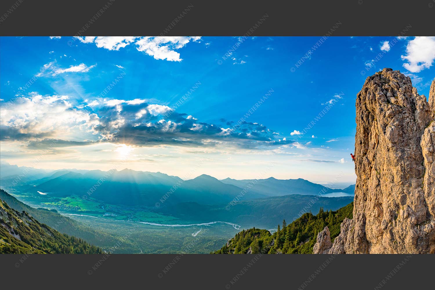 Kletterer im Soierngebirge mit Blick ins Obere Isartal und zum Walchensee - Bliasch 2:1 -- Klettern im Soierngebirge - mehr Infos bei www.Kriner-Weiermann.de