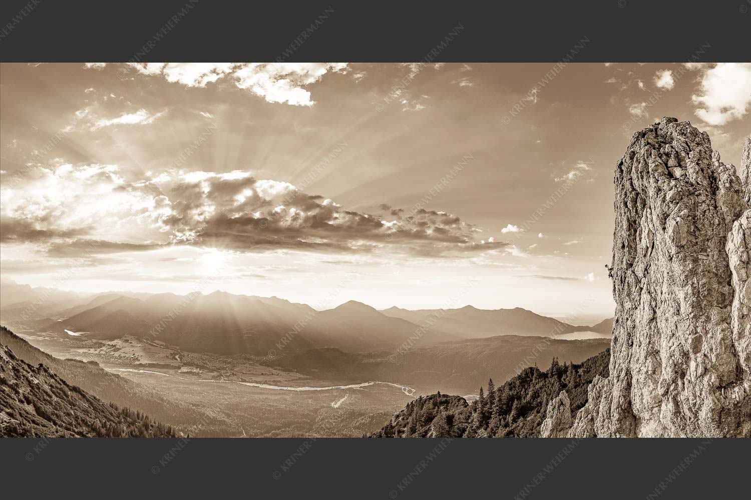 Kletterer im Soierngebirge mit Blick ins Obere Isartal und zum Walchensee - Bliasch 2:1 sepia -- Klettern im Soierngebirge - mehr Infos bei www.Kriner-Weiermann.de