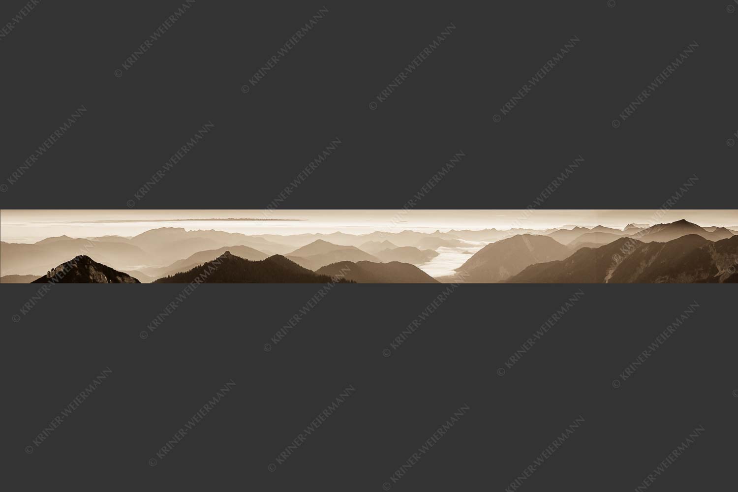Ausicht übers Isartal in die Bayerischen Voralpen - Blick hinaus 10:1 sepia -- Soierngebirge Sonnenaufgang - mehr Infos bei www.Kriner-Weiermann.de