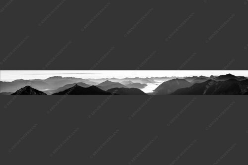 Ausicht übers Isartal in die Bayerischen Voralpen - Blick hinaus 10:1 sw -- Soierngebirge Sonnenaufgang - mehr Infos bei www.Kriner-Weiermann.de
