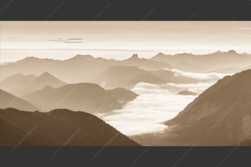 Ausicht übers Isartal in die Bayerischen Voralpen - Blick hinaus 2:1 sepia -- Soierngebirge Sonnenaufgang - mehr Infos bei www.Kriner-Weiermann.de