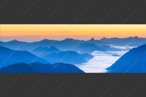 Ausicht übers Isartal in die Bayerischen Voralpen - Blick hinaus 3:1  -- Soierngebirge Sonnenaufgang - mehr Infos bei www.Kriner-Weiermann.de