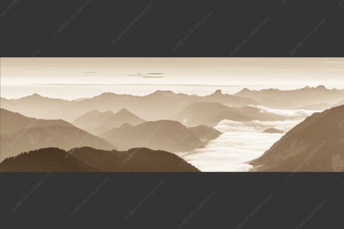 Ausicht übers Isartal in die Bayerischen Voralpen - Blick hinaus 3:1 sepia -- Soierngebirge Sonnenaufgang - mehr Infos bei www.Kriner-Weiermann.de