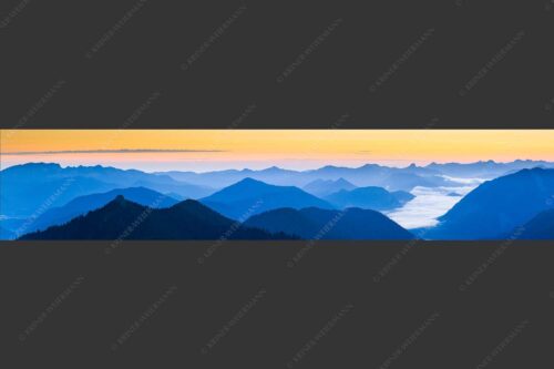 Ausicht übers Isartal in die Bayerischen Voralpen - Blick hinaus 5:1  -- Soierngebirge Sonnenaufgang - mehr Infos bei www.Kriner-Weiermann.de