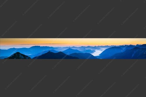 Ausicht übers Isartal in die Bayerischen Voralpen - Blick hinaus 7:1  -- Soierngebirge Sonnenaufgang - mehr Infos bei www.Kriner-Weiermann.de
