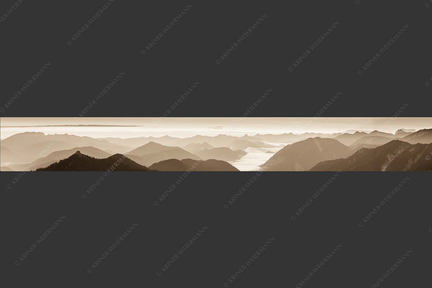 Ausicht übers Isartal in die Bayerischen Voralpen - Blick hinaus 8:1 sepia -- Soierngebirge Sonnenaufgang - mehr Infos bei www.Kriner-Weiermann.de
