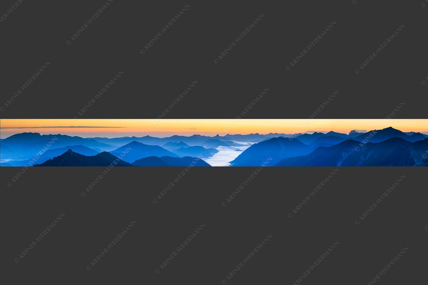 Ausicht übers Isartal in die Bayerischen Voralpen - Blick hinaus 9:1  -- Soierngebirge Sonnenaufgang - mehr Infos bei www.Kriner-Weiermann.de