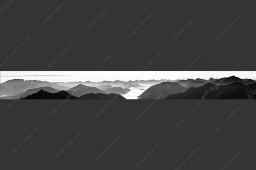 Ausicht übers Isartal in die Bayerischen Voralpen - Blick hinaus 9:1 sw -- Soierngebirge Sonnenaufgang - mehr Infos bei www.Kriner-Weiermann.de