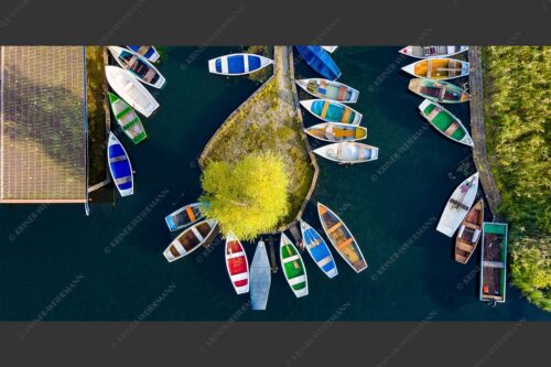 Boote am Hafen in Seehausen am Staffelsee - Bootcamp 2:1  -- Seehausen am Staffelsee - mehr Infos bei www.Kriner-Weiermann.de