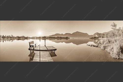 Blick in den Sonnenaufgang am Kochelsee mit Jochberg - Da sitzt di nieder 3:1 sepia -- Bank am Kochelsee - mehr Infos bei www.Kriner-Weiermann.de