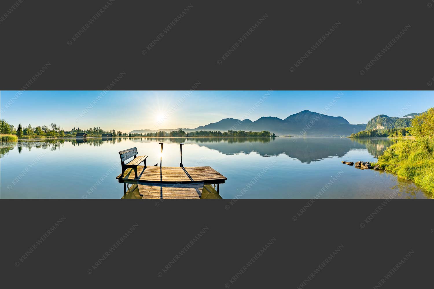 Blick in den Sonnenaufgang am Kochelsee mit Jochberg - Da sitzt di nieder 4:1  -- Bank am Kochelsee - mehr Infos bei www.Kriner-Weiermann.de
