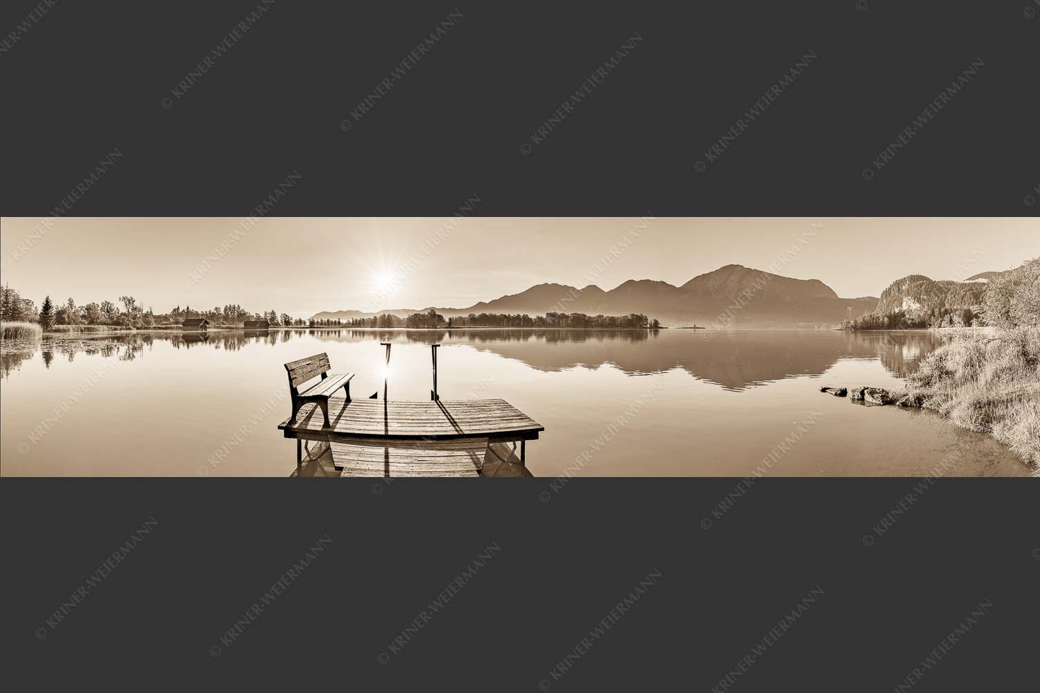 Blick in den Sonnenaufgang am Kochelsee mit Jochberg - Da sitzt di nieder 4:1 sepia -- Bank am Kochelsee - mehr Infos bei www.Kriner-Weiermann.de