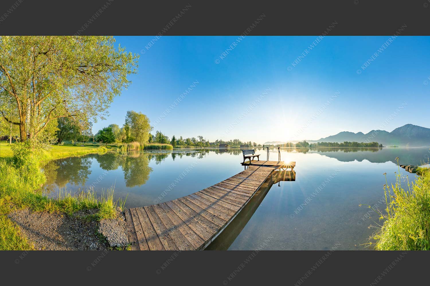 Blick in den Sonnenaufgang bei Schlehdorf am Kochelsee - Da sitzt di nieder II 2:1 -- Kochelsee bei Schlehdorf - mehr Infos bei www.Kriner-Weiermann.de