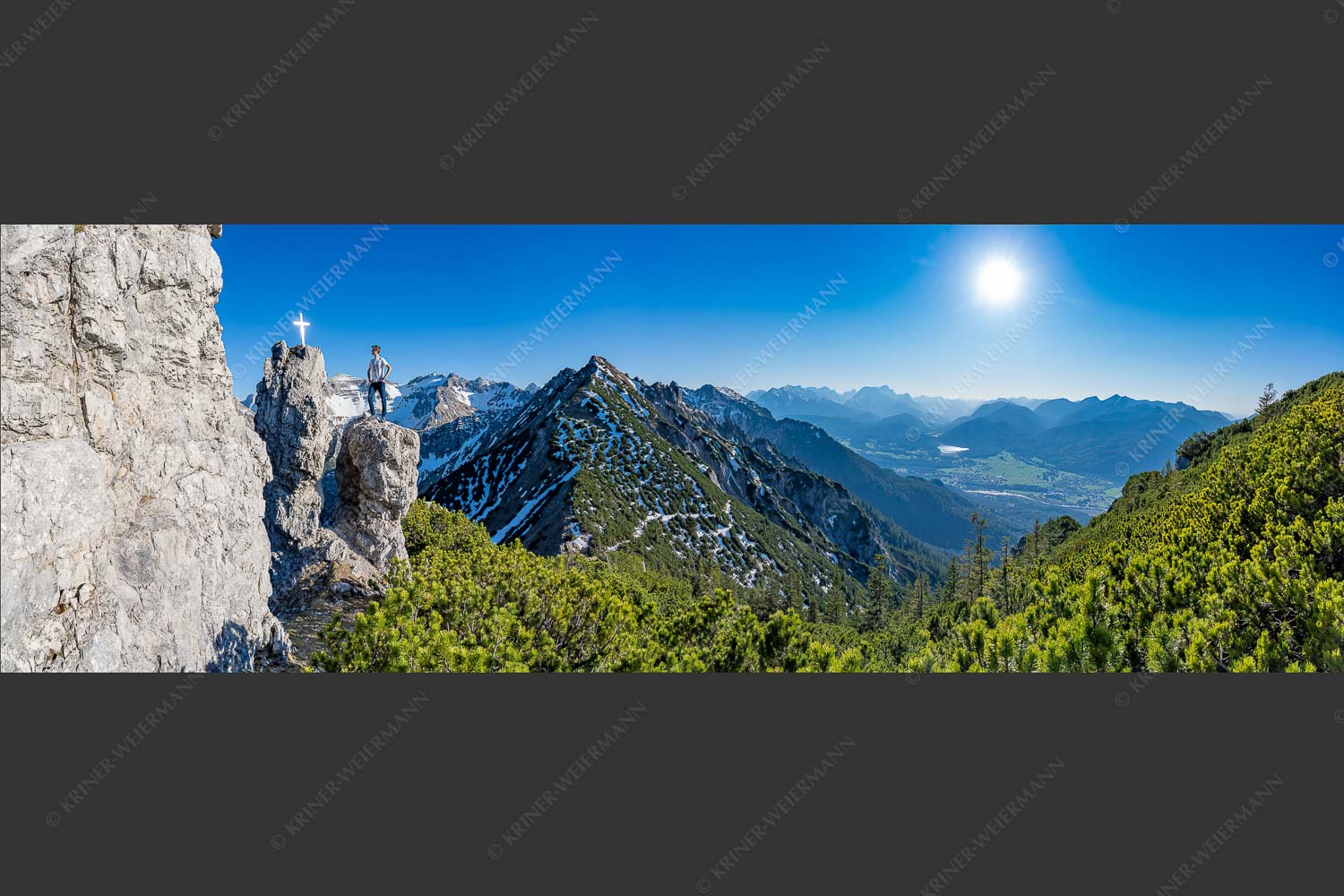 Blick aus dem Soierngebirge übers Isartal zur Zugspitze - Dankbar 3:1 -- Bergsteiger im Soierngebirge - mehr Infos bei www.Kriner-Weiermann.de