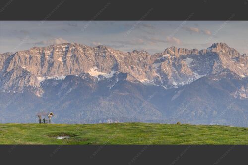 Eines der schönsten Panoramen im Garmisch-Partenkirchen bietet die Aussicht vom Wank - Der Blick ins Herz 2:1  -- Panorama am Wank - mehr Infos bei www.Kriner-Weiermann.de