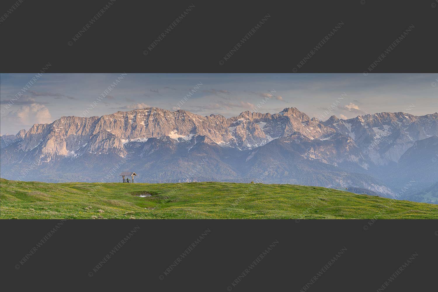 Eines der schönsten Panoramen im Garmisch-Partenkirchen bietet die Aussicht vom Wank - Der Blick ins Herz 3:1 -- Panorama am Wank - mehr Infos bei www.Kriner-Weiermann.de