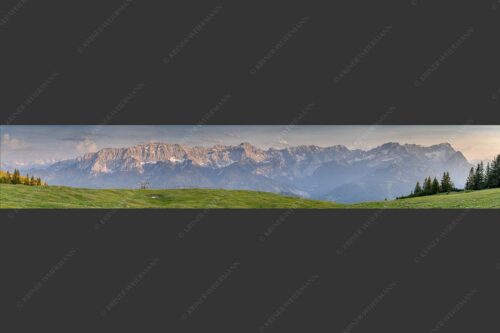 Eines der schönsten Panoramen im Garmisch-Partenkirchen bietet die Aussicht vom Wank - Der Blick ins Herz 6:1  -- Panorama am Wank - mehr Infos bei www.Kriner-Weiermann.de