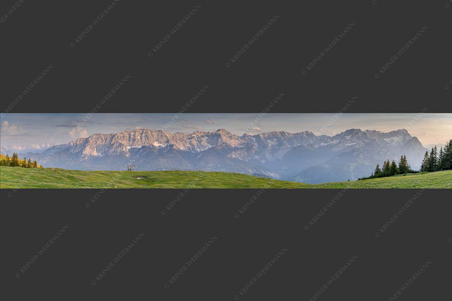 Eines der schönsten Panoramen im Garmisch-Partenkirchen bietet die Aussicht vom Wank - Der Blick ins Herz 6:1 -- Panorama am Wank - mehr Infos bei www.Kriner-Weiermann.de
