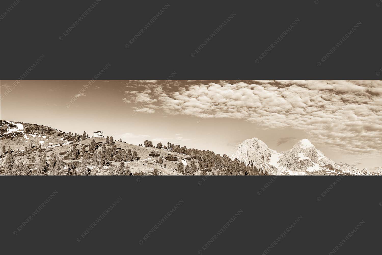 Blick über Schachenschloss zum Hochblassen und Alpspitze im Wettersteingebirge - Der höhere Unscheinbare 4:1 sepia -- Hochblassen und Alpspitze - mehr Infos bei www.Kriner-Weiermann.de