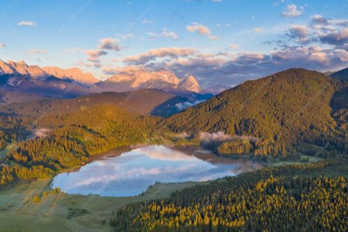 Blick über Barmsee zum Zugspitzmassiv - Der See 3:2  -- Barmsee mit Zugspitzmassiv - mehr Infos bei www.Kriner-Weiermann.de