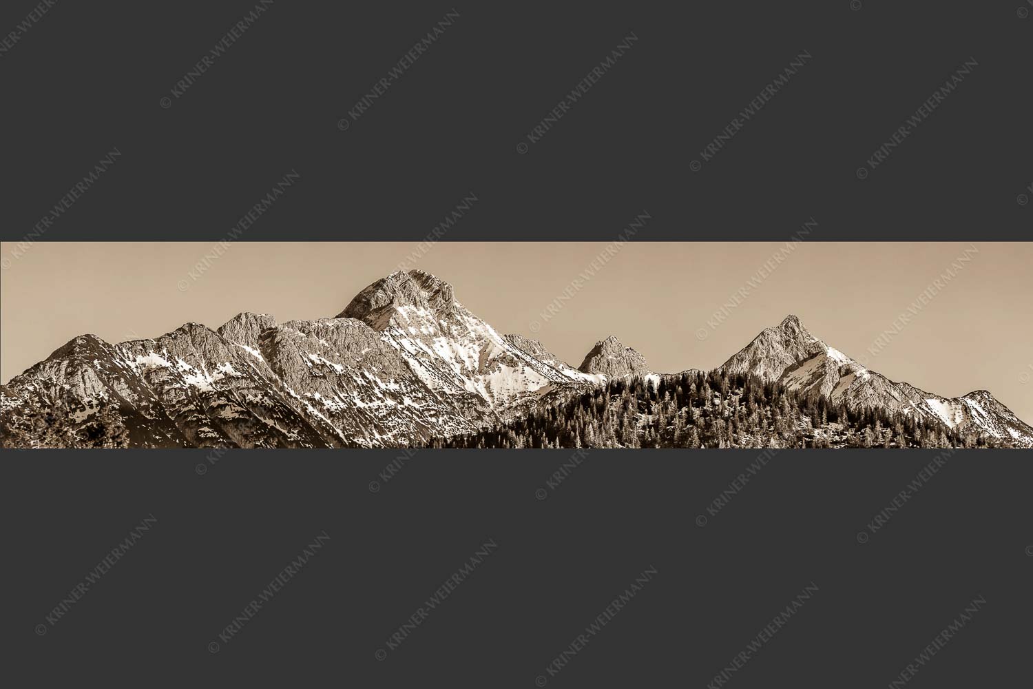 Alle drei Arnspitzen im letzten Abendlicht - Die drei Arnspitzen 5:1 sepia -- Große Arnspitze mittlere Arnspitze und Arnplattenspitze - mehr Infos bei www.Kriner-Weiermann.de