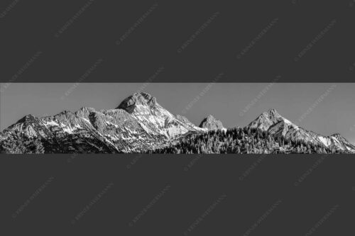 Alle drei Arnspitzen im letzten Abendlicht - Die drei Arnspitzen 5:1 sw -- Große Arnspitze mittlere Arnspitze und Arnplattenspitze - mehr Infos bei www.Kriner-Weiermann.de