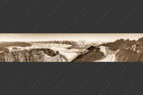 Blick von der Gehrenspitze zu den Miemingern und ins Wettersteingebirge - Die Nächsten schon im Blick 5:1 sepia -- Gehrenspitze im Wetterstein - mehr Infos bei www.Kriner-Weiermann.de