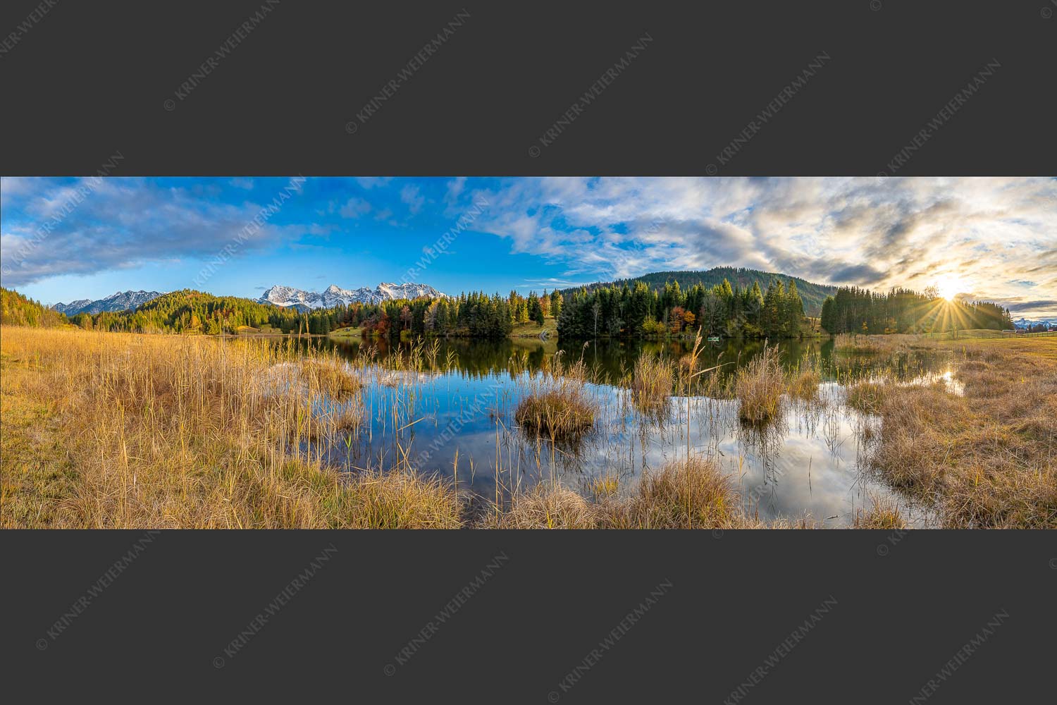 Sonnenuntergang am Geroldsee mit Blick zum Karwendelgebirge - Die Ruhe kehrt ein 3:1  -- Sonnenuntergang am Geroldsee mit Karwendel - mehr Infos bei www.Kriner-Weiermann.de