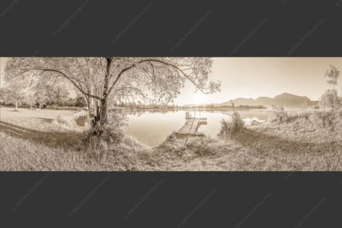 Blick über den Kochelsee bei Schlehdorf in den Sonnenaufgang - Die Sonne geht immer wieder auf III 3:1 sepia -- Bootssteg mit Bank am Kochelsee - mehr Infos bei www.Kriner-Weiermann.de