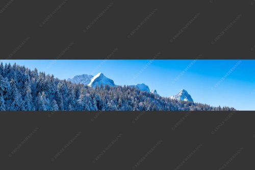 Wald bei Garmisch-Partenirchen mit Alpspitze, Zugspitze und Waxenstein im Wettersteingebirge - Die Wichtigsten 5:1  -- Alpspitze Zugspitze und Waxenstein - mehr Infos bei www.Kriner-Weiermann.de