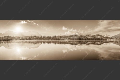 Panorama-Spiegelung am Barmsee mit Blick zum Karwendel- und Wettersteingebirge - Doppelpanorama 3:1 sepia -- Barmsee mit Karwendel und Wetterstein - mehr Infos bei www.Kriner-Weiermann.de
