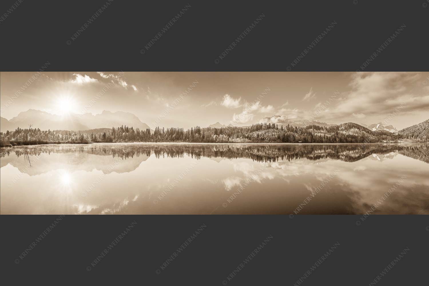 Panorama-Spiegelung am Barmsee mit Blick zum Karwendel- und Wettersteingebirge - Doppelpanorama 3:1 sepia -- Barmsee mit Karwendel und Wetterstein - mehr Infos bei www.Kriner-Weiermann.de