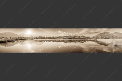 Panorama-Spiegelung am Barmsee mit Blick zum Karwendel- und Wettersteingebirge - Doppelpanorama 5:1 sepia -- Barmsee mit Karwendel und Wetterstein - mehr Infos bei www.Kriner-Weiermann.de