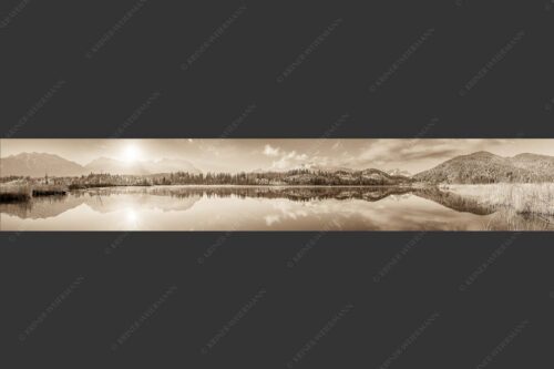 Panorama-Spiegelung am Barmsee mit Blick zum Karwendel- und Wettersteingebirge - Doppelpanorama 6:1 sepia -- Barmsee mit Karwendel und Wetterstein - mehr Infos bei www.Kriner-Weiermann.de
