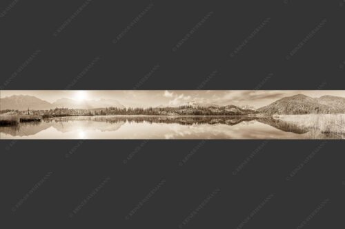 Panorama-Spiegelung am Barmsee mit Blick zum Karwendel- und Wettersteingebirge - Doppelpanorama 7:1 sepia -- Barmsee mit Karwendel und Wetterstein - mehr Infos bei www.Kriner-Weiermann.de