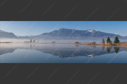 Morgenstimmung am Eichsee im Kochler Moos mit Blick zum Herzogstand bis hin zum Karwendel - Durchblick 3:1  -- Herzogstand und Heimgarten - mehr Infos bei www.Kriner-Weiermann.de