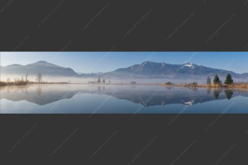 Morgenstimmung am Eichsee im Kochler Moos mit Blick zum Herzogstand bis hin zum Karwendel - Durchblick 4:1  -- Herzogstand und Heimgarten - mehr Infos bei www.Kriner-Weiermann.de