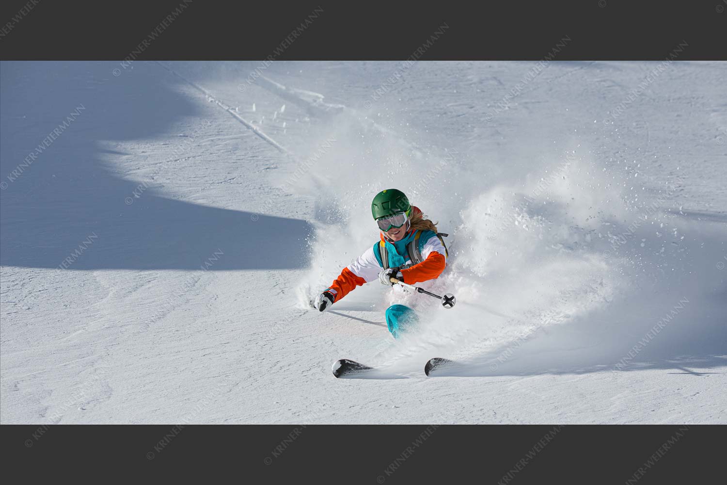 Frischer Pulverschnee auf der Zugspitze verlockt zum Freeriden - Dynamisch 2:1 -- Skifahren auf der Zugspitze - mehr Infos bei www.Kriner-Weiermann.de