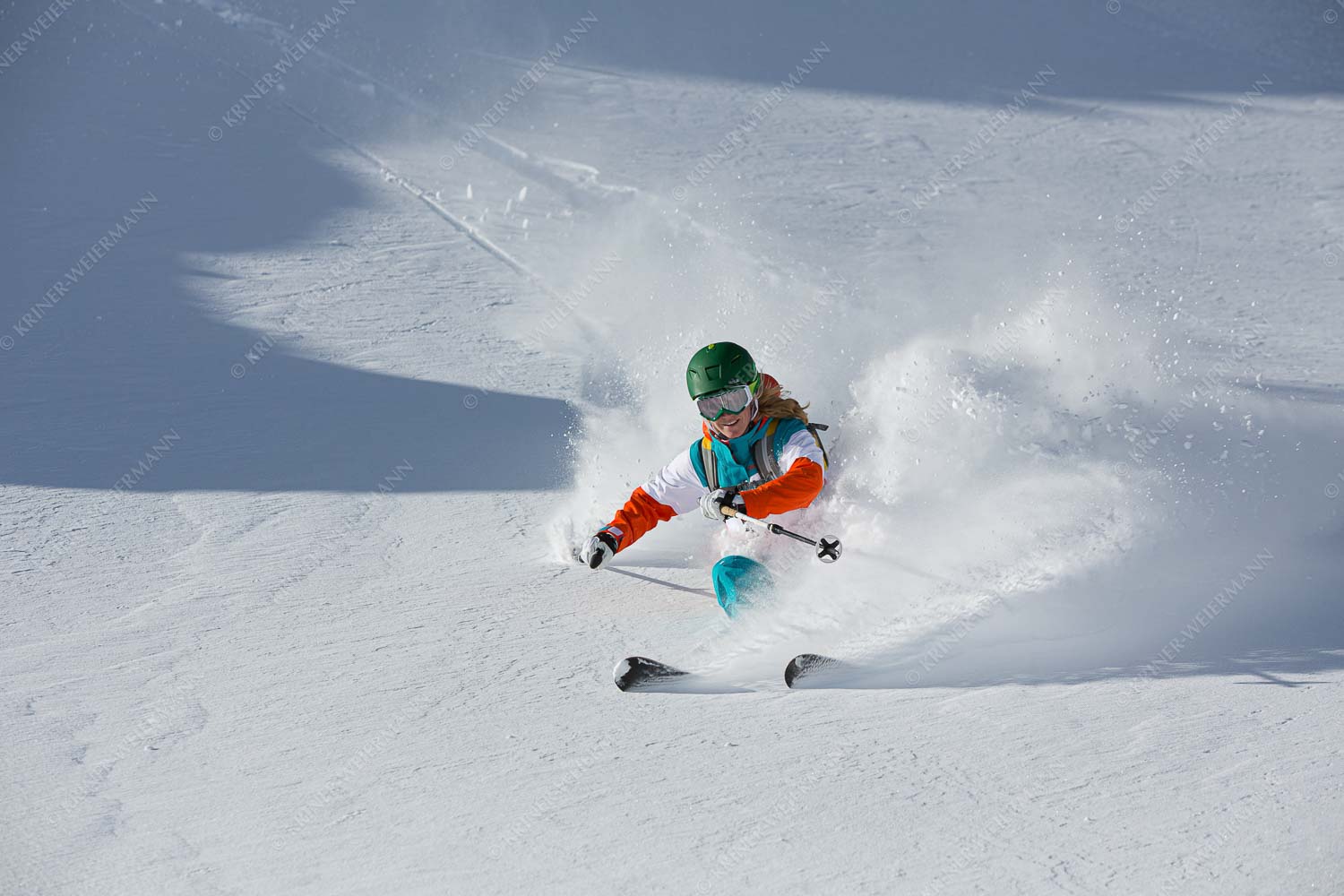 Frischer Pulverschnee auf der Zugspitze verlockt zum Freeriden - Dynamisch 3:2 -- Skifahren auf der Zugspitze - mehr Infos bei www.Kriner-Weiermann.de