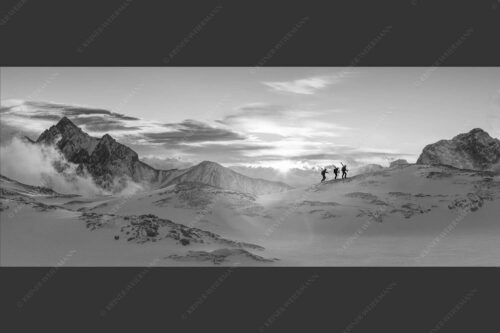 Am frühen Morgen unterwegs auf dem Zugspitzplatt - Early bird 2,5:1 sw -- Sonnenaufgang im Zugspitzgebiet - mehr Infos bei www.Kriner-Weiermann.de