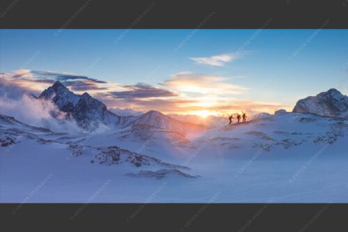 Am frühen Morgen unterwegs auf dem Zugspitzplatt - Early bird 2:1  -- Sonnenaufgang im Zugspitzgebiet - mehr Infos bei www.Kriner-Weiermann.de