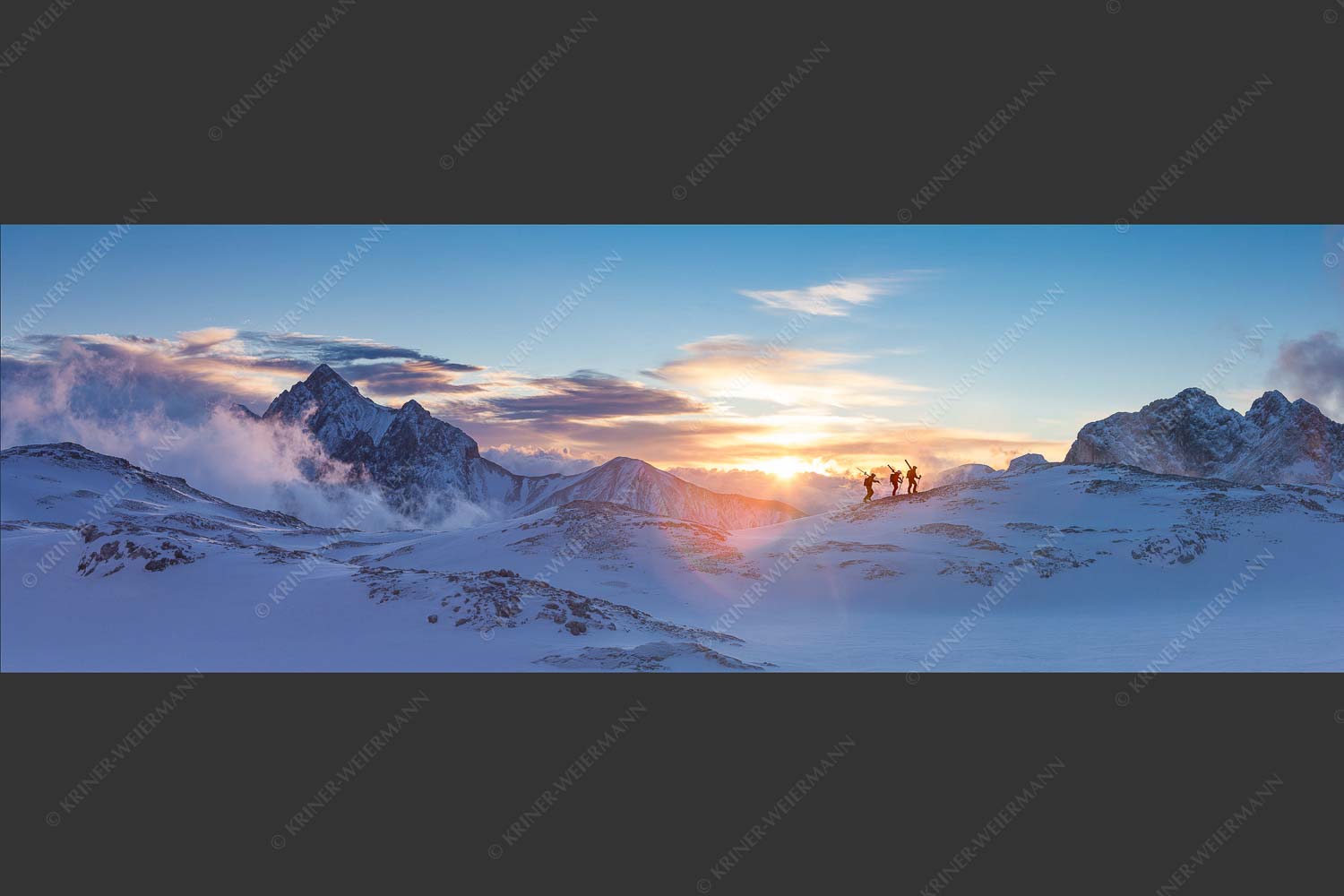Am frühen Morgen unterwegs auf dem Zugspitzplatt - Early bird 3:1 -- Sonnenaufgang im Zugspitzgebiet - mehr Infos bei www.Kriner-Weiermann.de