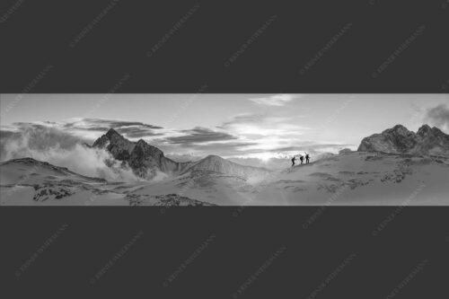 Am frühen Morgen unterwegs auf dem Zugspitzplatt - Early bird 4:1 sw -- Sonnenaufgang im Zugspitzgebiet - mehr Infos bei www.Kriner-Weiermann.de