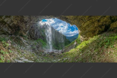 Sehr versteckt liegt dieser paradiesische Wasserfall im Karwendelgebirge - Eden 2,5:1  -- Wasserfall im Karwendel - mehr Infos bei www.Kriner-Weiermann.de