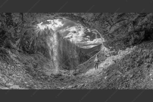 Sehr versteckt liegt dieser paradiesische Wasserfall im Karwendelgebirge - Eden 2:1 sw -- Wasserfall im Karwendel - mehr Infos bei www.Kriner-Weiermann.de