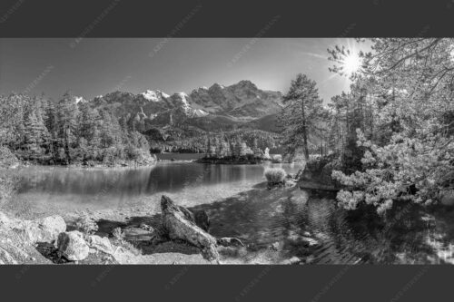 Blick über Eibsee zur Zugspitze im Wettersteingebirge - Eibseeklassiker 2:1 sw -- Eibsee mit Zugspitze - mehr Infos bei www.Kriner-Weiermann.de